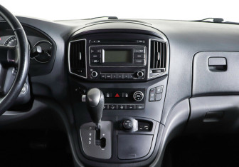 Подержанный автомобиль Hyundai Grand Starex 2018 года (13 фото)