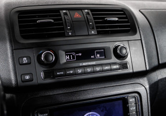 Подержанный автомобиль Skoda Fabia Hatchback 2012 года (14 фото)