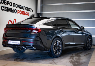 Подержанный автомобиль Kia K5 2021 года (4 фото)