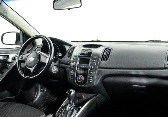 Подержанный автомобиль Kia Cerato Sedan 2012 года (5 фото)