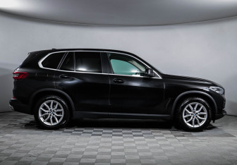 Подержанный автомобиль BMW X5 2018 года (4 фото)