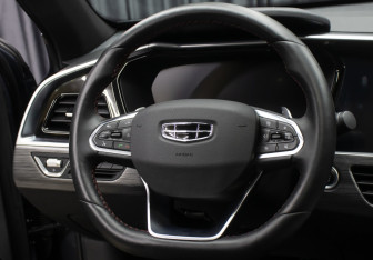 Подержанный автомобиль Geely Tugella 2023 года (15 фото)