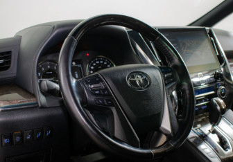 Подержанный автомобиль Toyota Alphard 2021 года (18 фото)