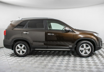 Подержанный автомобиль Kia Sorento 2013 года (4 фото)