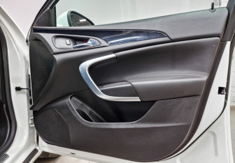 Подержанный автомобиль Opel Insignia Wagon 2014 года (23 фото)