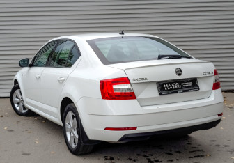 Подержанный автомобиль Skoda Octavia Liftback 2019 года (7 фото)