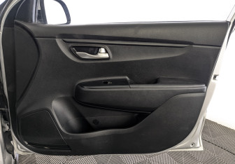 Подержанный автомобиль Kia Rio Hatchback 2021 года (23 фото)