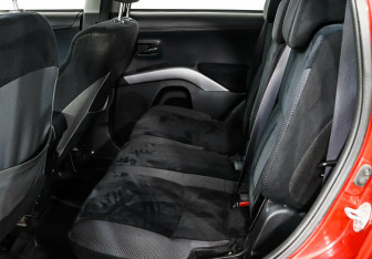 Подержанный автомобиль Mitsubishi Outlander 2012 года (10 фото)