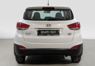 Подержанный автомобиль Hyundai ix35 2013 года (6 фото)