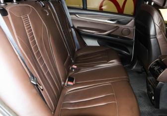 Подержанный автомобиль BMW X5 2015 года (7 фото)