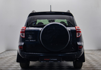 Подержанный автомобиль Toyota RAV4 2012 года (4 фото)