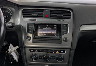 Подержанный автомобиль Volkswagen Golf Hatchback 2013 года (17 фото)