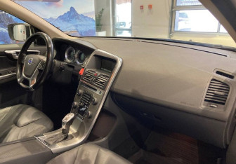 Подержанный автомобиль Volvo XC60 2012 года (10 фото)