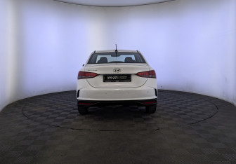 Подержанный автомобиль Hyundai Solaris Sedan 2021 года (6 фото)