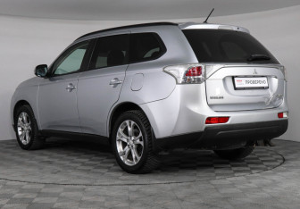 Подержанный автомобиль Mitsubishi Outlander 2013 года (7 фото)