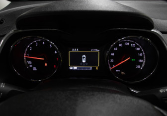 Подержанный автомобиль Chevrolet Tracker 2022 года (13 фото)