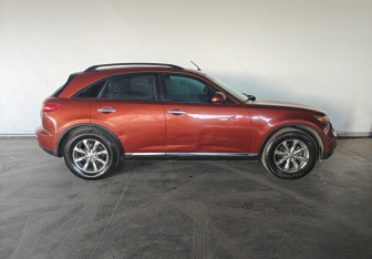 Подержанный автомобиль Infiniti FX 2007 года (7 фото)
