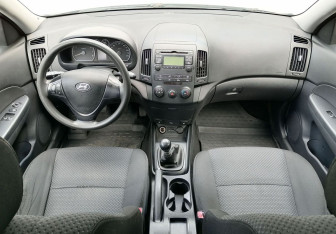Подержанный автомобиль Hyundai i30 Hatchback 2010 года (11 фото)