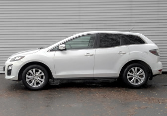 Подержанный автомобиль Mazda CX-7 2010 года (9 фото)