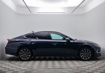Подержанный автомобиль Hyundai Sonata 2020 года (4 фото)