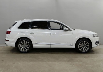 Подержанный автомобиль Audi Q7 2015 года (4 фото)