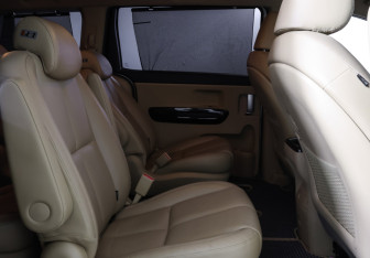 Подержанный автомобиль Kia Carnival 2019 года (12 фото)