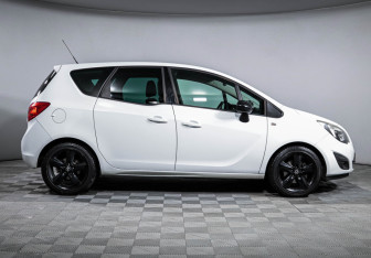 Подержанный автомобиль Opel Meriva 2013 года (4 фото)