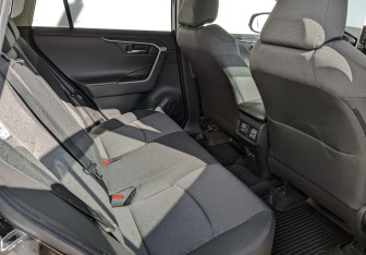 Подержанный автомобиль Toyota RAV4 2021 года (17 фото)