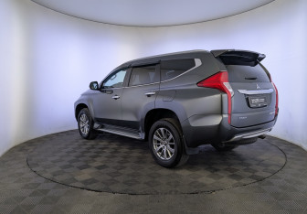 Подержанный автомобиль Mitsubishi Pajero Sport 2018 года (7 фото)