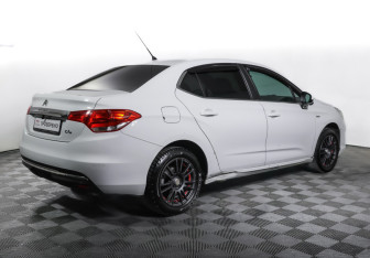 Подержанный автомобиль Citroen C4 Sedan 2014 года (5 фото)