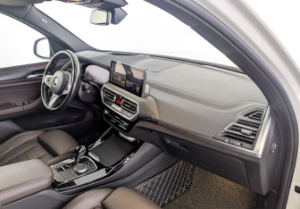 Подержанный автомобиль BMW X3 2021 года (10 фото)