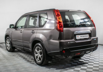 Подержанный автомобиль Nissan X-Trail 2009 года (7 фото)