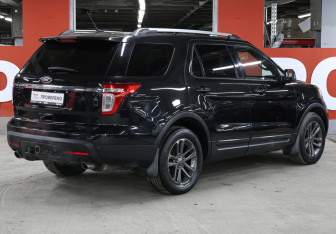 Подержанный автомобиль Ford Explorer 2011 года (5 фото)