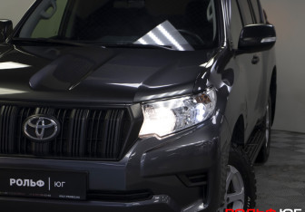Подержанный автомобиль Toyota Land Cruiser Prado 2018 года (19 фото)