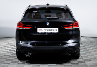 Подержанный автомобиль BMW X1 2020 года (6 фото)
