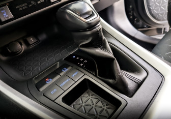 Подержанный автомобиль Toyota RAV4 2021 года (24 фото)