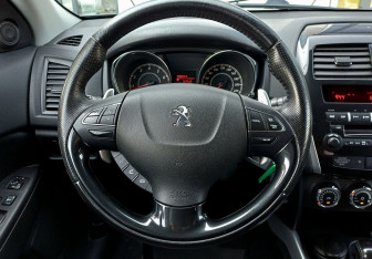 Подержанный автомобиль Peugeot 4008 2012 года (12 фото)