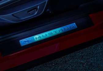 Подержанный автомобиль Ford Mustang Convertible 2024 года (21 фото)