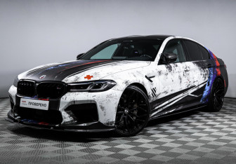 Подержанный автомобиль BMW M5 Sedan 2022 года (1 фото)