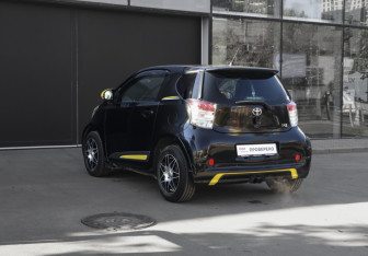 Подержанный автомобиль Toyota iQ 2009 года (6 фото)