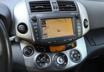 Подержанный автомобиль Toyota RAV4 2010 года (24 фото)