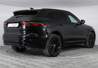 Подержанный автомобиль Jaguar F-Pace 2023 года (5 фото)