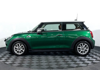 Подержанный автомобиль MINI Hatch 2020 года (8 фото)