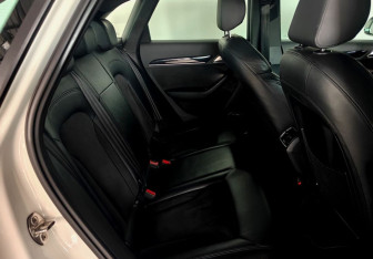 Подержанный автомобиль Audi RS Q3 2015 года (10 фото)