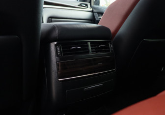 Подержанный автомобиль Lexus LX 2017 года (10 фото)