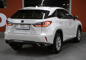 Подержанный автомобиль Lexus RX 2017 года (5 фото)