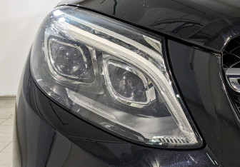 Подержанный автомобиль Mercedes-Benz GLE 2016 года (11 фото)