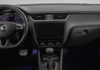 Подержанный автомобиль Skoda Octavia Liftback 2017 года (14 фото)