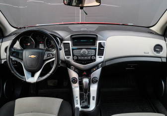 Подержанный автомобиль Chevrolet Cruze Sedan 2012 года (9 фото)