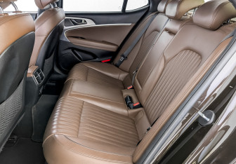 Подержанный автомобиль Genesis G70 2019 года (12 фото)